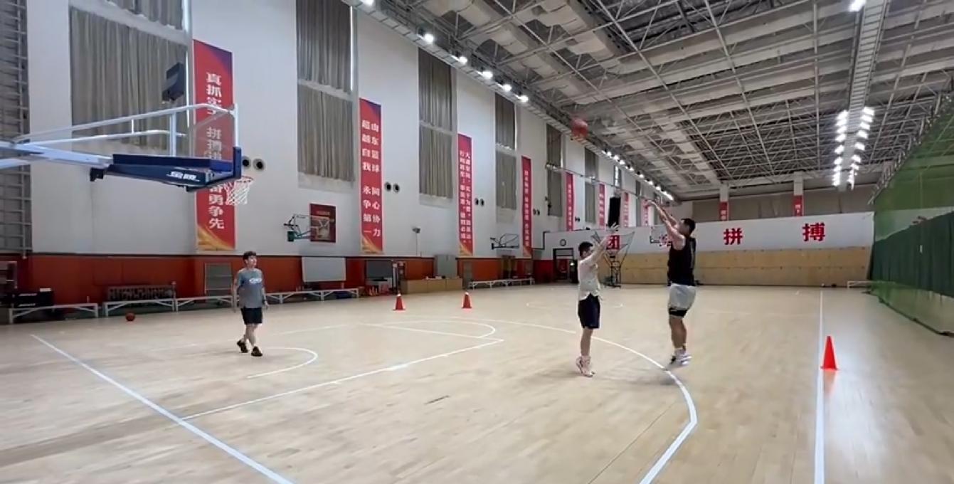 爱游戏娱乐-关于山东男篮突破困境，球员状态逐渐回暖！的信息