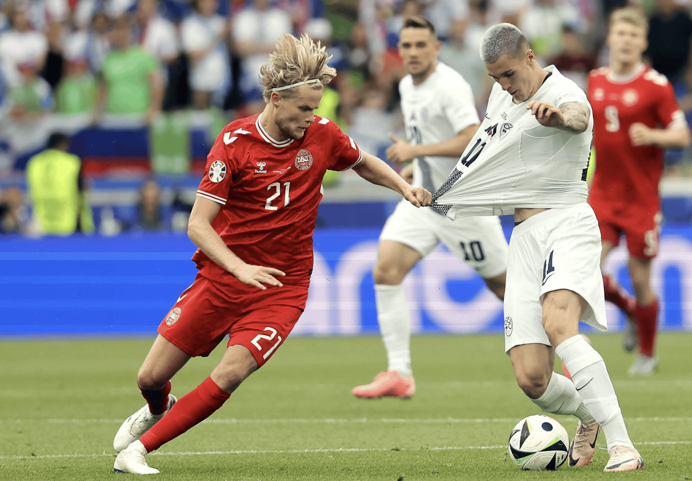 包含瑞典女足惜败一局，出线形势稍显不利的词条