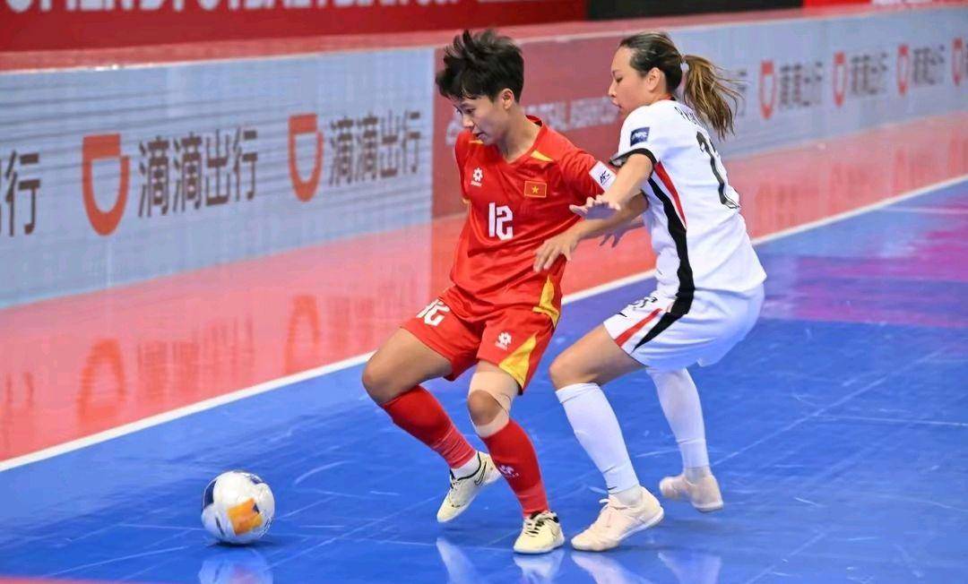 爱游戏娱乐-越南女足队员为亚洲杯进行最后冲刺