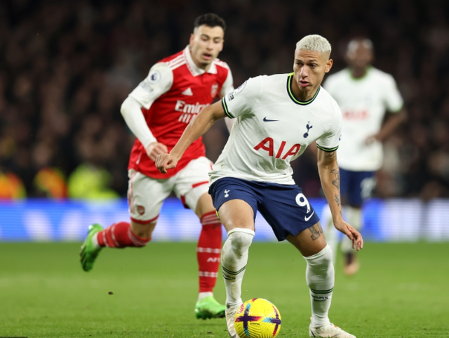 包含托特纳姆热刺取得关键胜利，继续追赶领头羊的词条