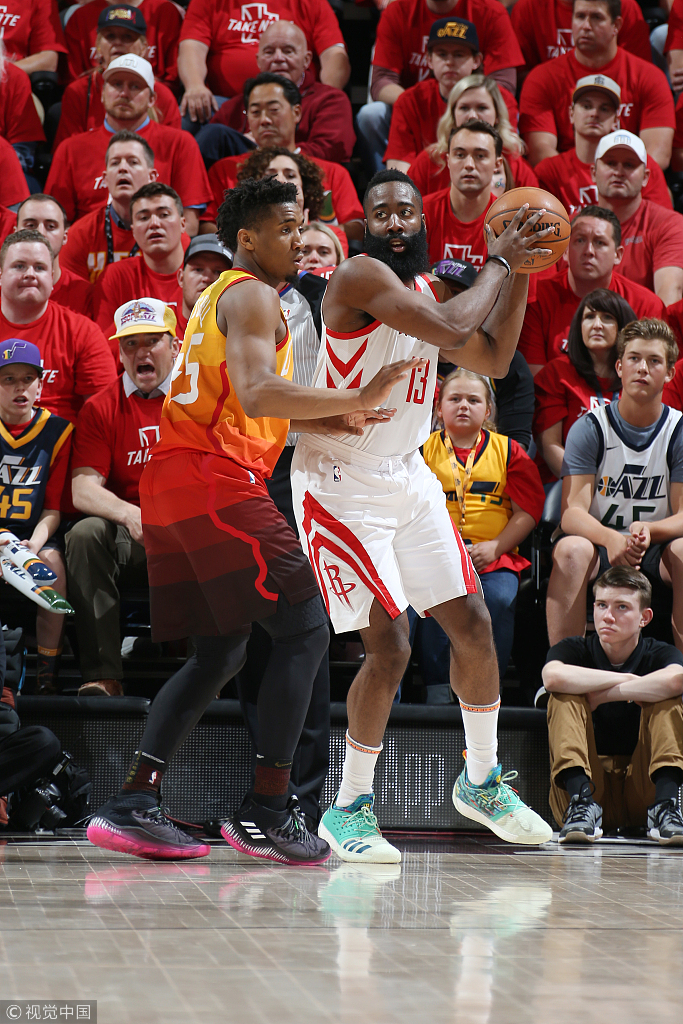 爱游戏官网-关于墨西哥男篮力克黄蜂，萨姆·米切尔完成帽子戏法的信息