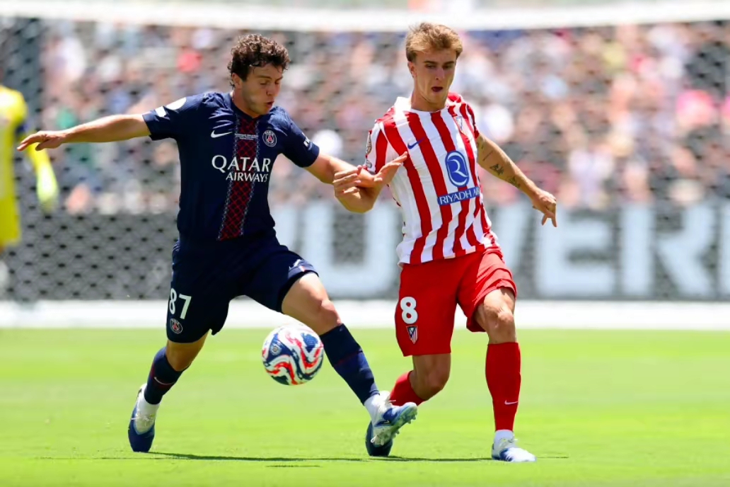 曼城客场战平巴黎圣日耳曼，小组头名未定的简单介绍