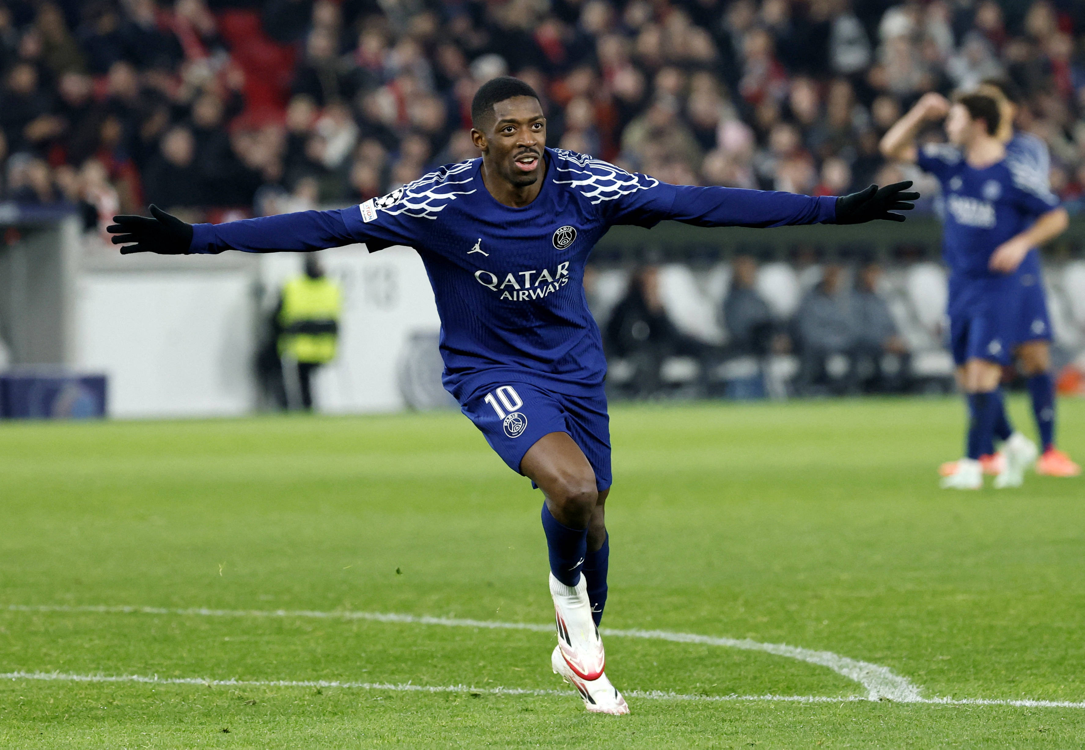 AYX体育赛事-利物浦客场胜巴塞罗那，豪取三分