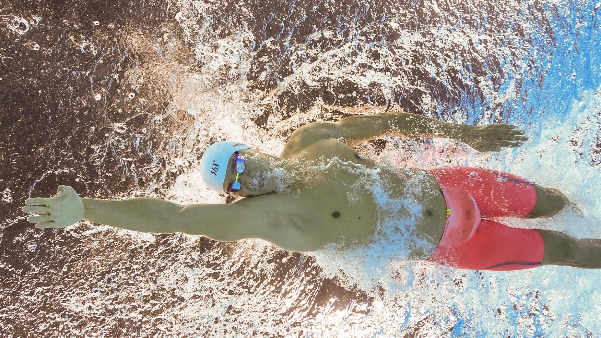 爱游戏官方-骑士的节奏，F1新赛季揭幕战如何掌控太阳的战术启示